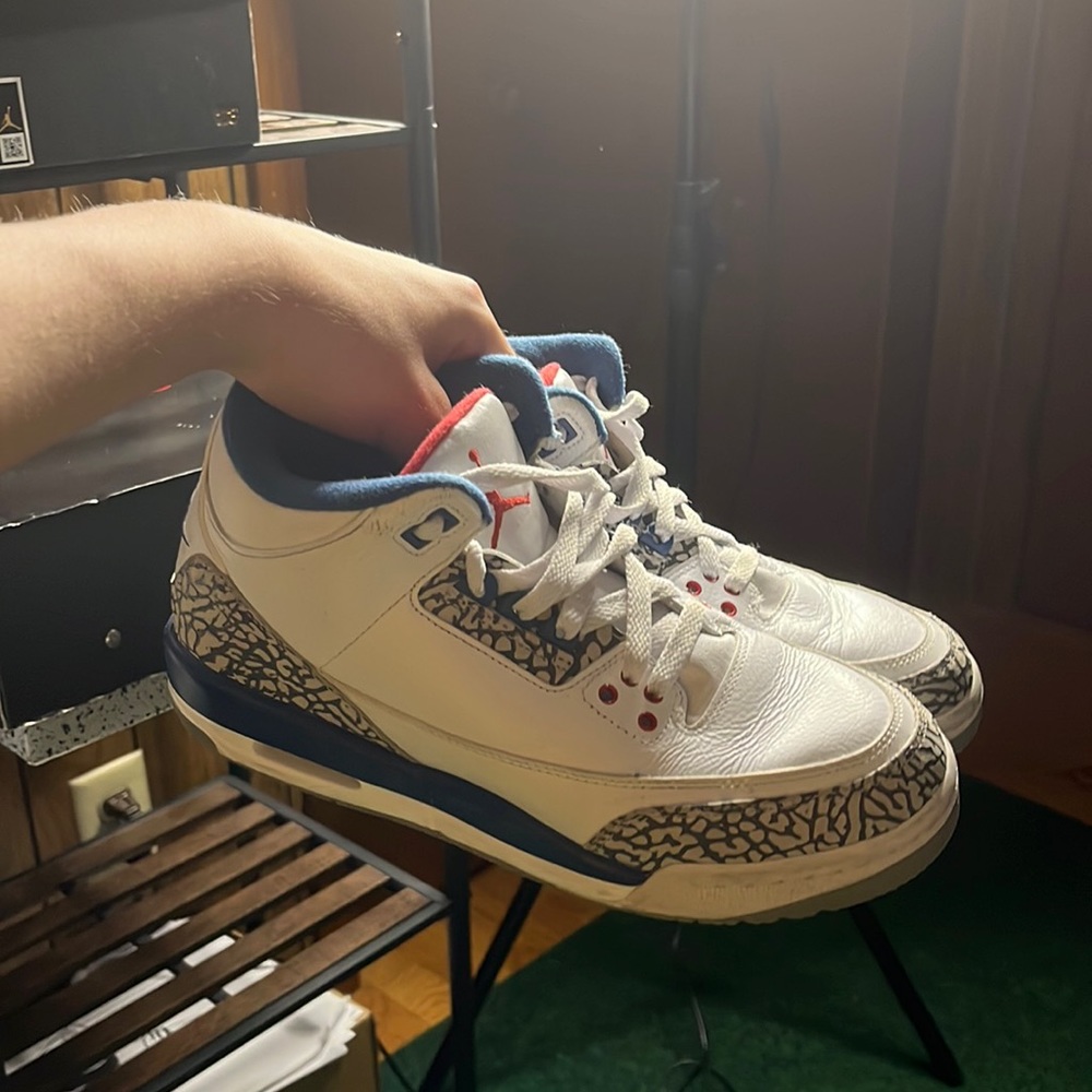 8.5/10 condition on these slightly worn, True Blue jordan 3s